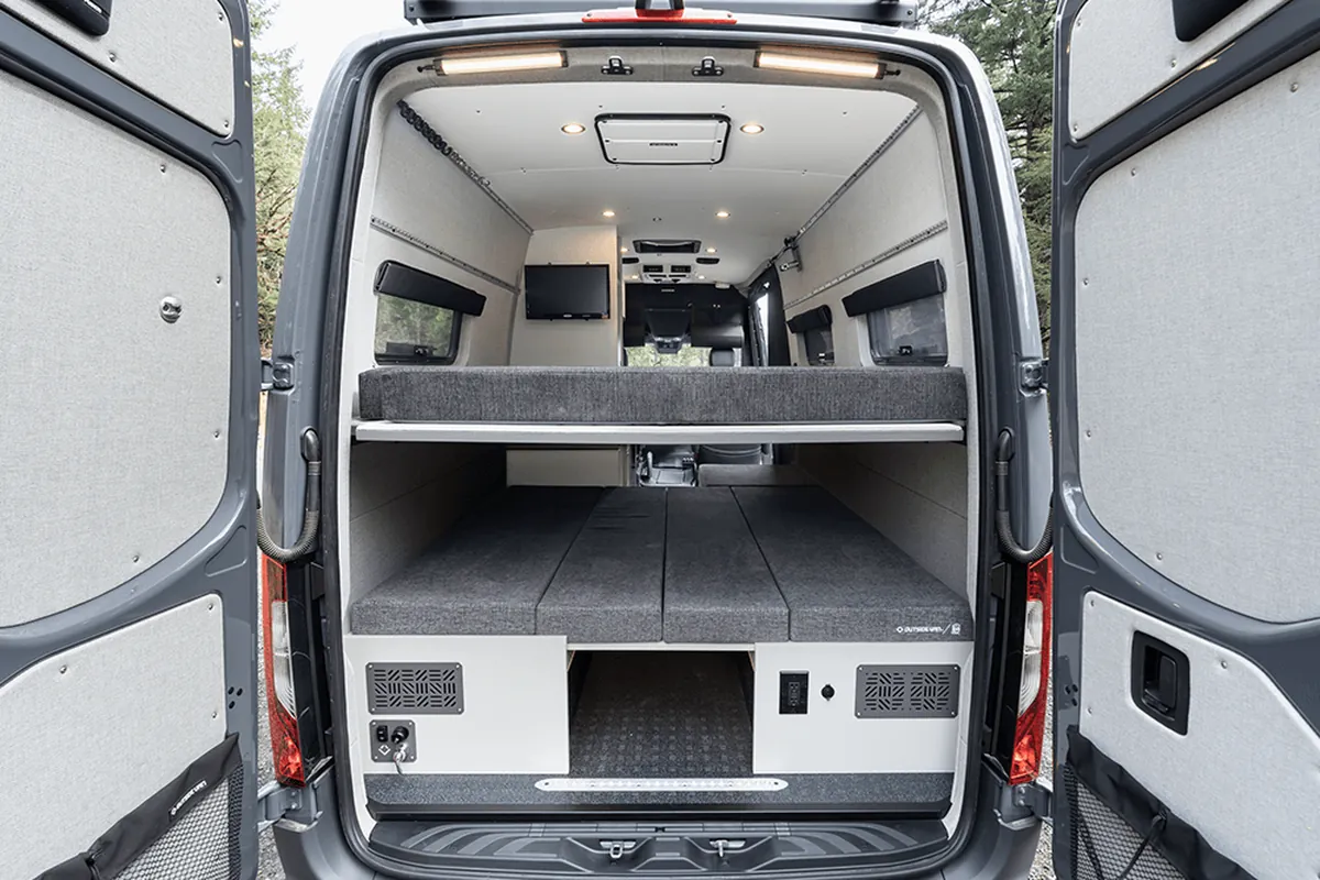 Approach_OutsideVan_CustomOption_Isotherm_Drawer_DSC09787-HDR-Edit