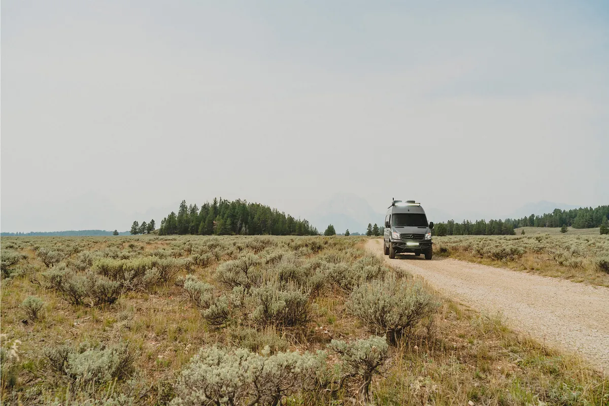 BasilioK_MulekeOutsideVanTeton-26