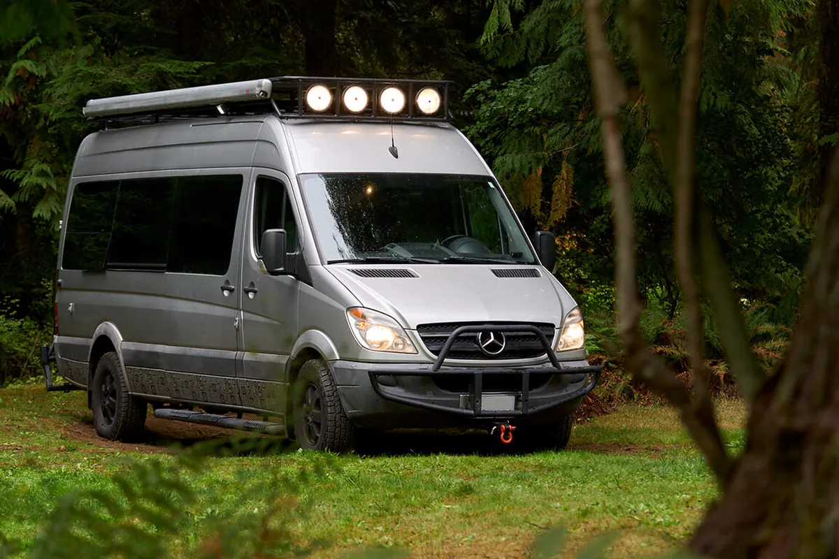 Earthromper-OutsideVan-MercedesBenz-Sprinter-HERO_Banner_2048x1365