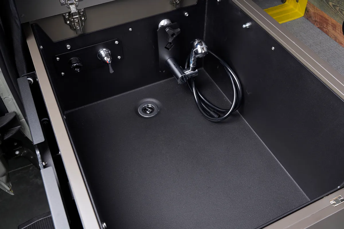 Syncline-OutsideVan-SP-WaterBox_Detail