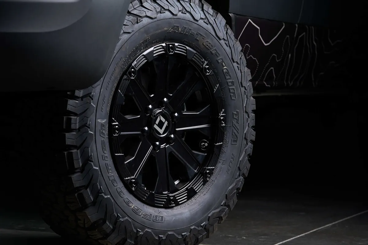syncline-outside-van-ApexWheelDetail